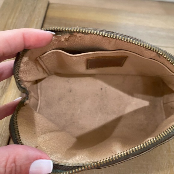 Louis Vuitton Cosmetic Bag - Picture 6 of 11